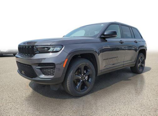 Baltic Gray Metallic Clearcoat 2023 Jeep Grand Cherokee Altitude