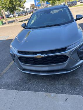 Sterling Gray Metallic 2024 Chevrolet Trax LT