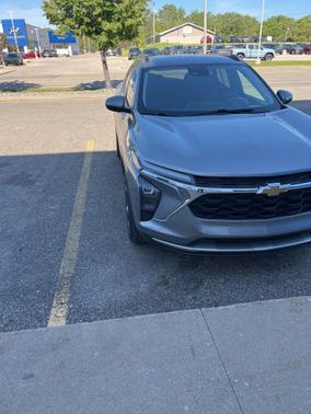 Sterling Gray Metallic 2024 Chevrolet Trax LT