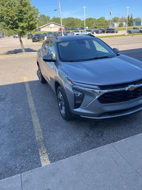 Sterling Gray Metallic 2024 Chevrolet Trax LT