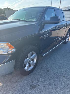 2019 RAM 1500 SLT