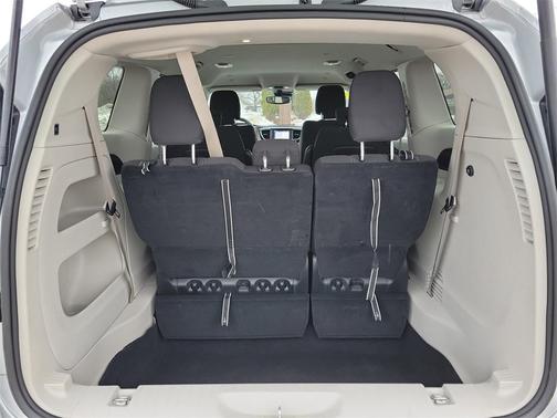 2024 Chrysler Voyager LX