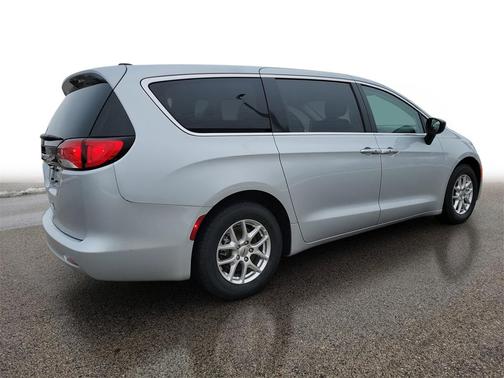 2024 Chrysler Voyager LX