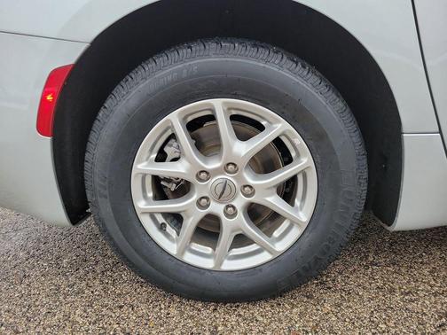 2024 Chrysler Voyager LX