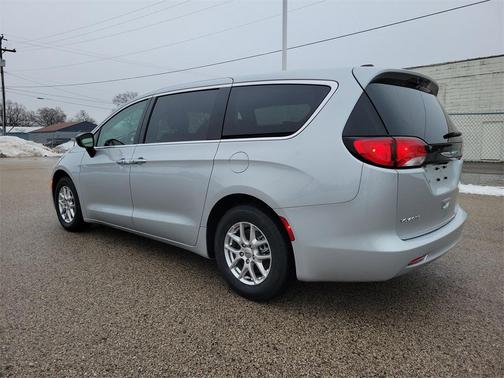 2024 Chrysler Voyager LX