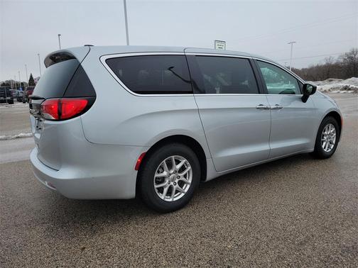 2024 Chrysler Voyager LX