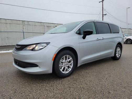 2024 Chrysler Voyager LX