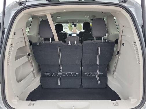 2024 Chrysler Voyager LX