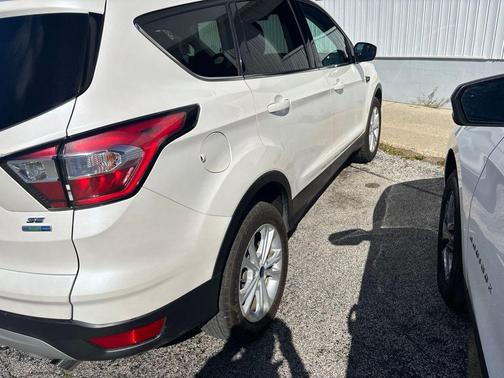 White Platinum Clearcoat Metallic 2018 Ford Escape SE