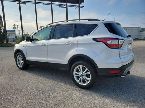 White Platinum Clearcoat Metallic 2018 Ford Escape SE