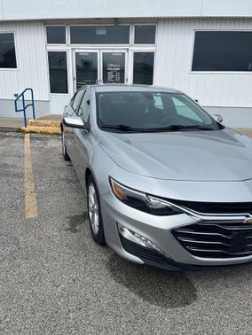 Silver Ice Metallic 2019 Chevrolet Malibu LT