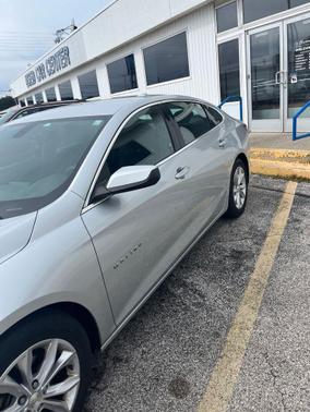 Silver Ice Metallic 2019 Chevrolet Malibu LT