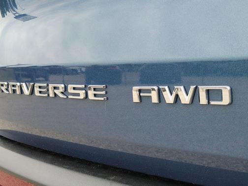 Lakeshore Blue Metallic 2024 Chevrolet Traverse LS