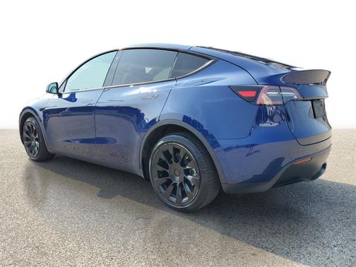 2022 Tesla Model Y Long Range Dual Motor All-Wheel Drive