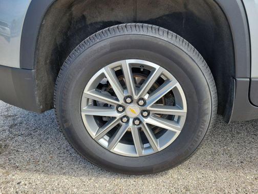 Sterling Gray Metallic 2023 Chevrolet Traverse LT Cloth