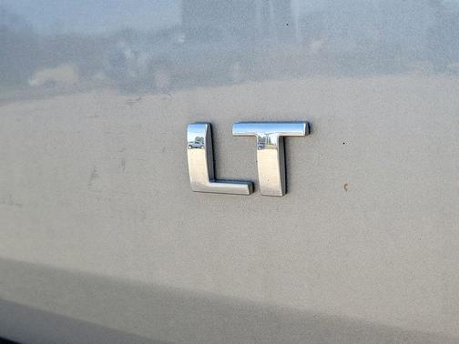 Sterling Gray Metallic 2023 Chevrolet Traverse LT Cloth