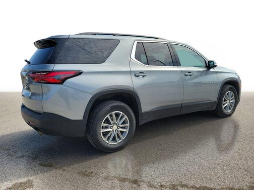 Sterling Gray Metallic 2023 Chevrolet Traverse LT Cloth