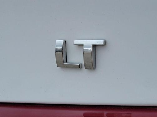 Summit White 2024 Chevrolet Malibu FWD 2LT