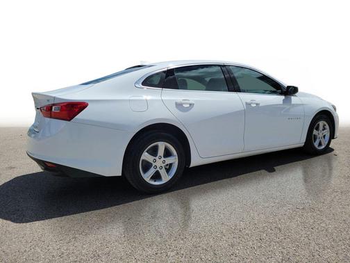 Summit White 2023 Chevrolet Malibu FWD 1LT