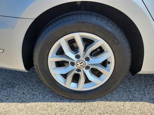 2017 Volkswagen Passat 1.8T S
