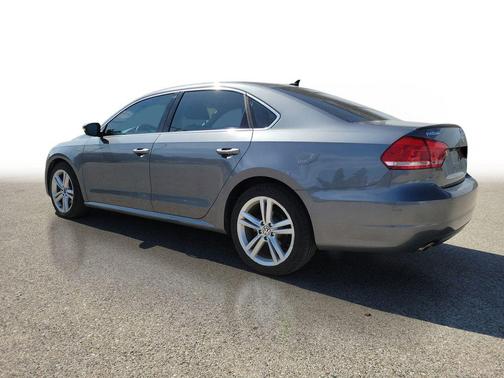 Platinum Gray Metallic 2014 Volkswagen Passat 2.0L TDI DSG SE w/Sunroof