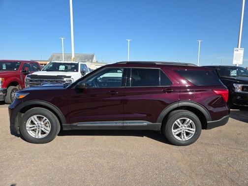 JEWEL RED MET TINTED CC 2022 Ford Explorer XLT