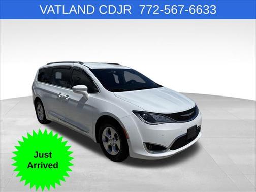 2017 Chrysler Pacifica Touring-L Plus