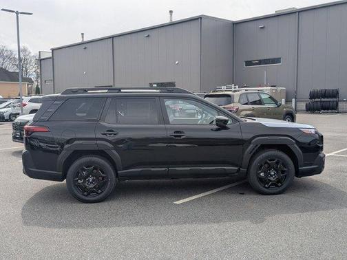 Crystal Black Silica 2026 Subaru Outback Limited