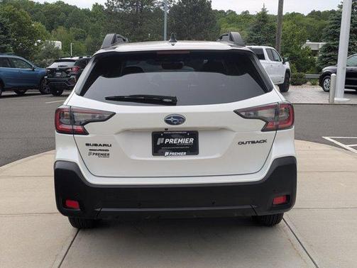 Crystal White Pearl 2025 Subaru Outback Onyx Edition