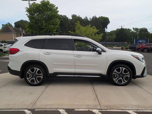 Crystal White Pearl 2023 Subaru Ascent Touring 7-Passenger