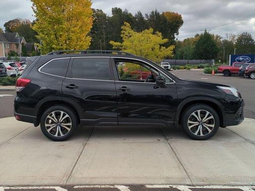 Crystal Black Silica 2022 Subaru Forester Limited