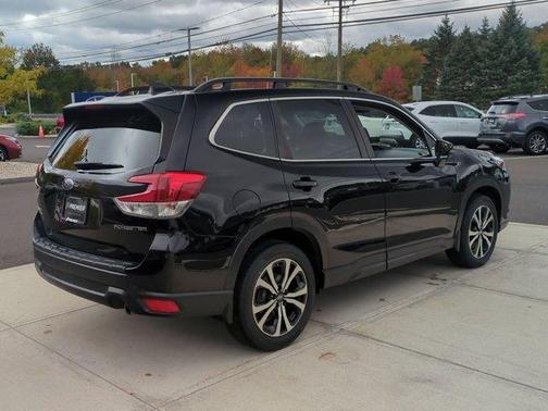 Crystal Black Silica 2022 Subaru Forester Limited