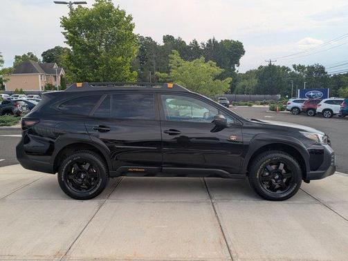Crystal Black Silica 2022 Subaru Outback Wilderness
