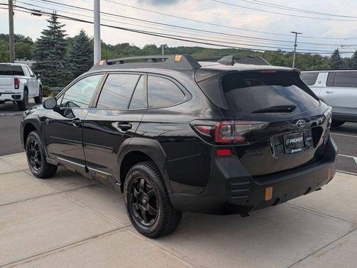 Crystal Black Silica 2022 Subaru Outback Wilderness