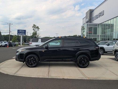 Crystal Black Silica 2022 Subaru Outback Wilderness