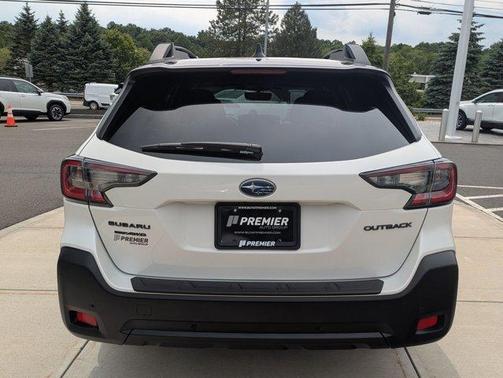 Crystal White Pearl 2024 Subaru Outback Onyx Edition