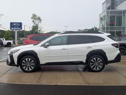 Crystal White Pearl 2025 Subaru Outback Touring XT