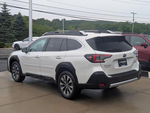 Crystal White Pearl 2025 Subaru Outback Touring XT