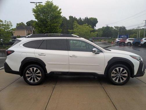 Crystal White Pearl 2025 Subaru Outback Touring XT