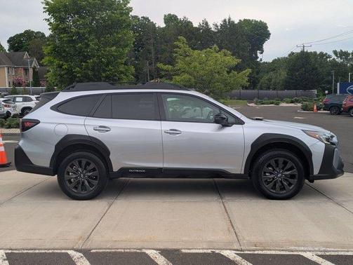 Ice Silver Metallic 2025 Subaru Outback Onyx Edition