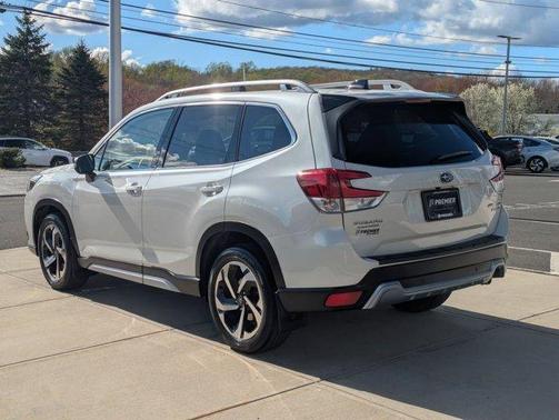 Crystal White Pearl 2024 Subaru Forester Touring
