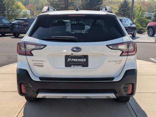 Crystal White Pearl 2021 Subaru Outback Limited XT