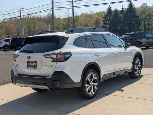 Crystal White Pearl 2021 Subaru Outback Limited XT