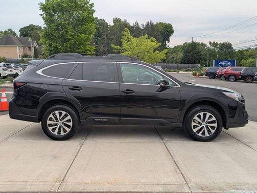 Crystal Black Silica 2025 Subaru Outback Premium