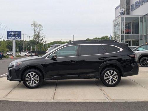 Crystal Black Silica 2025 Subaru Outback Premium