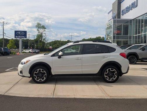 Crystal White Pearl 2017 Subaru Crosstrek 2.0i Premium