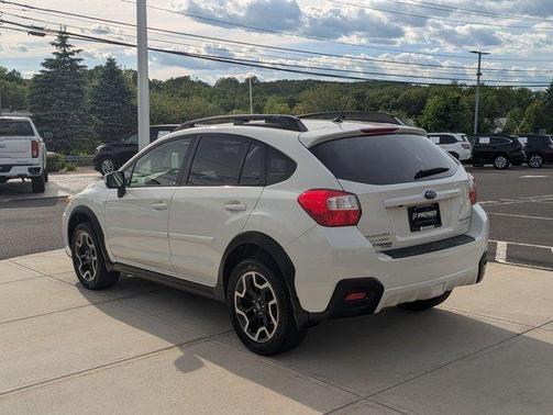 Crystal White Pearl 2017 Subaru Crosstrek 2.0i Premium