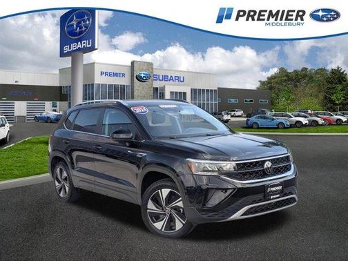 Deep Black Pearl Effect 2024 Volkswagen Taos 1.5T SE
