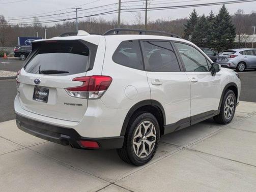 2022 Subaru Forester Premium