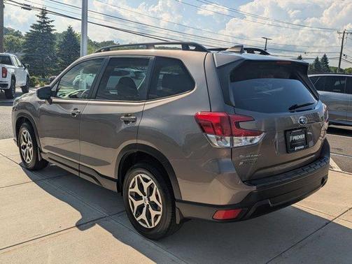 Brilliant Bronze Metallic 2023 Subaru Forester Premium